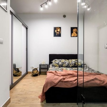 Wyjatkowy Apartament Z Prysznicem Posrodku Na Wyjatkowe Wieczory - Dostep Na Kod, Parking Lódź Exterior foto