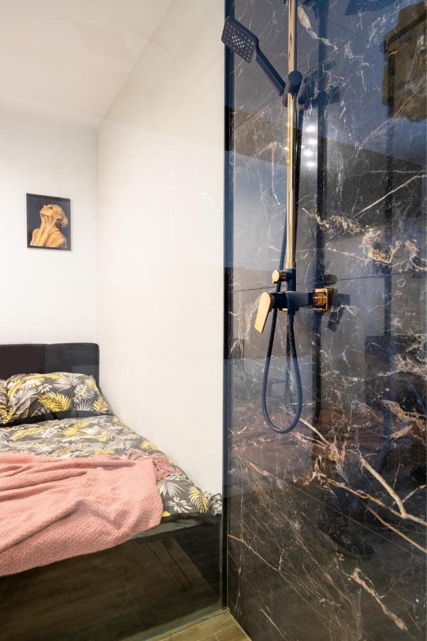 Wyjatkowy Apartament Z Prysznicem Posrodku Na Wyjatkowe Wieczory - Dostep Na Kod, Parking Lódź Exterior foto